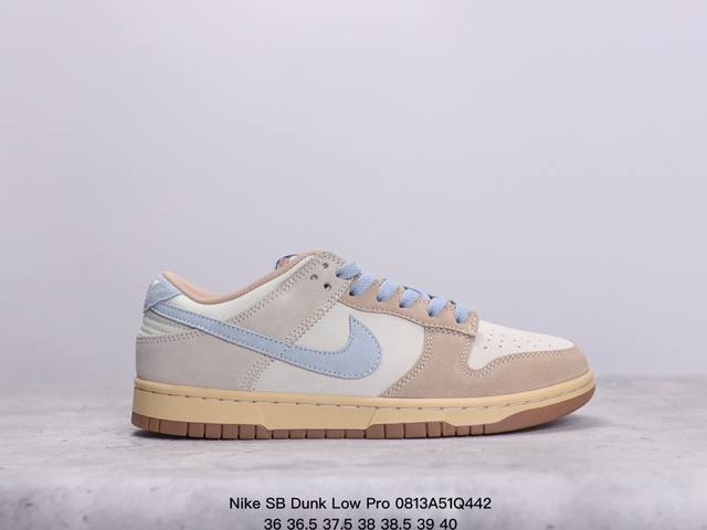 耐克 Nike Sb Dunk Low Pro 复古低帮休闲运动滑板板鞋。采用脚感柔软舒适zoomair气垫，有效吸收滑板等极限运动在落地时带来的冲击力，为街头