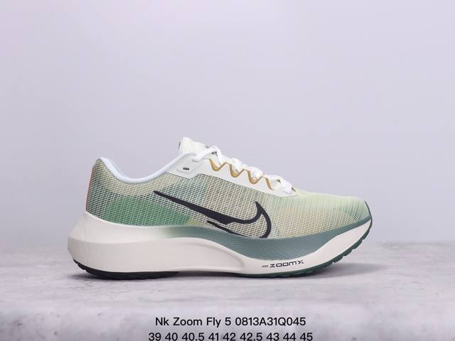 公司级耐克 Nk Zoom Fly 5超轻男女跑步鞋 react 泡棉搭配碳纤维板 中底采用react技术 轻盈耐穿泡绵打造 跑步体验非常舒适 这款鞋相较于之前