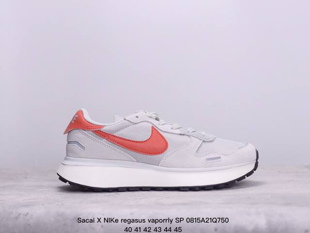 sacai X Nike Regasus Vaporrly Sp 华夫三代3.0走秀 ，鞋身材质由翻毛皮和透气网纱共同打造。熟悉的解构手法、重叠swoosh、双