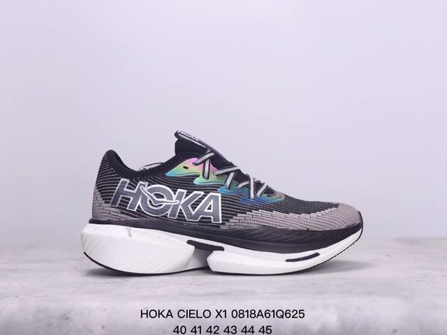 公司级hoka 霍卡 Hoka Cielo X1 竞速跑鞋 外观整合hoka 顶尖碳板技术、中底泡棉科技和几何学，设计符合自然步态的不对称鞋面和鞋底结构，专为精