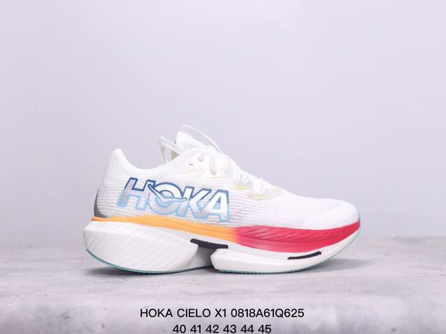 公司级hoka 霍卡 Hoka Cielo X1 竞速跑鞋 外观整合hoka 顶尖碳板技术、中底泡棉科技和几何学，设计符合自然步态的不对称鞋面和鞋底结构，专为精