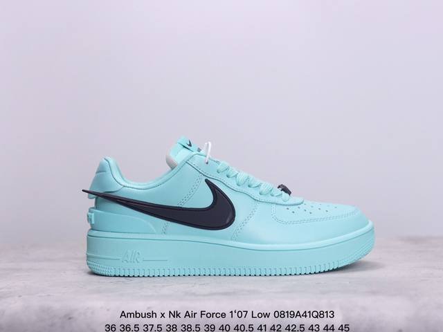 公司级ambush X Nk Air Force 7 Low ”Phantom“ 联名款 空军一号低帮休闲板鞋 #鞋款鞋身以及内衬均采用了纯色皮革打造，标志性的