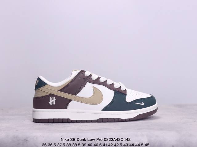 耐克 Nike Sb Dunk Low Pro 复古低帮休闲运动滑板板鞋。采用脚感柔软舒适zoomair气垫，有效吸收滑板等极限运动在落地时带来的冲击力，为街头