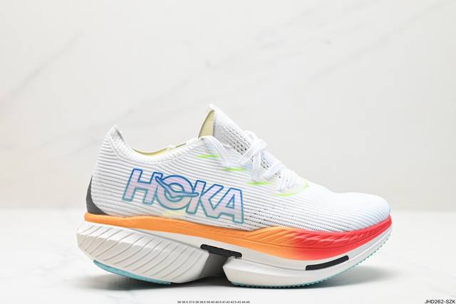 公司级hoka 霍卡 Hoka Cielo X1 竞速跑鞋 外观整合hoka 顶尖碳板技术、中底泡棉科技和几何学，设计符合自然步态的不对称鞋面和鞋底结构，专为精