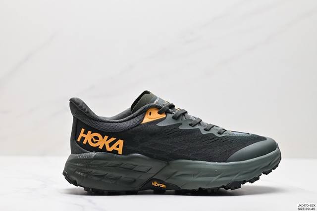 公司级小红书推荐hoka M Speedgoat 5全新配色 这个品牌来自于新西兰的毛利语，Hoka表示大地，One One表示飞越，连起来就是飞越地平线，On