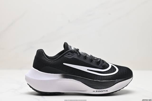 公司级nk Zoom Fly 5超轻休闲缓震碳板跑步鞋 外围搭載轻量级sr02泡棉载体.中底zoomx泡棉. 鞋面采用轻盈网眼设计.鞋垫与原厂一致采用zoomx