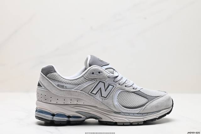 公司级new Balance 2R 复古单品 热门复古鞋型new Balance 2R，近日又曝出一款全新配色并释出官图。整双鞋采用棕色和米色主打，非常适合秋季