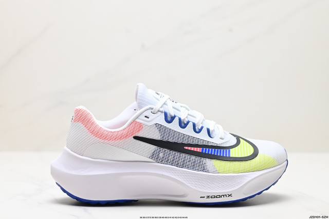 公司级nk Zoom Fly 5超轻休闲缓震碳板跑步鞋 外围搭載轻量级sr02泡棉载体.中底zoomx泡棉. 鞋面采用轻盈网眼设计.鞋垫与原厂一致采用zoomx