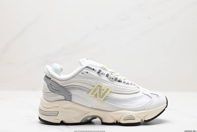 公司级新百伦new Balance 1000 系列低帮复古老爹风休闲运动跑步鞋 new Balance 在不同配色上其鞋面材质呈现不同感觉，无论是运动风抑或是高