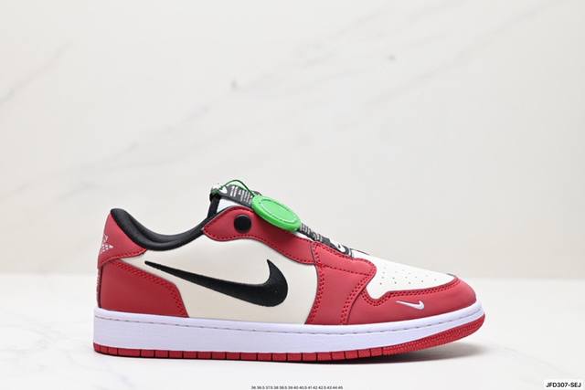 公司级air Jordan 1 Low Slip Shadow 全新配色 刺绣勾 解构风 乔丹篮球鞋系列 这款特别版采用无鞋带设计 容易穿脱 更有独特刺绣swo