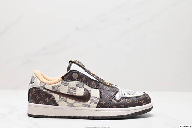 公司级air Jordan 1 Low Slip Shadow 全新配色 刺绣勾 解构风 乔丹篮球鞋系列 这款特别版采用无鞋带设计 容易穿脱 更有独特刺绣swo