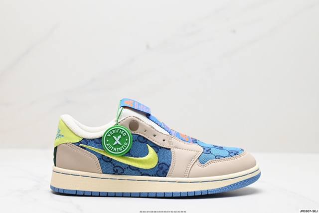 公司级air Jordan 1 Low Slip Shadow 全新配色 刺绣勾 解构风 乔丹篮球鞋系列 这款特别版采用无鞋带设计 容易穿脱 更有独特刺绣swo