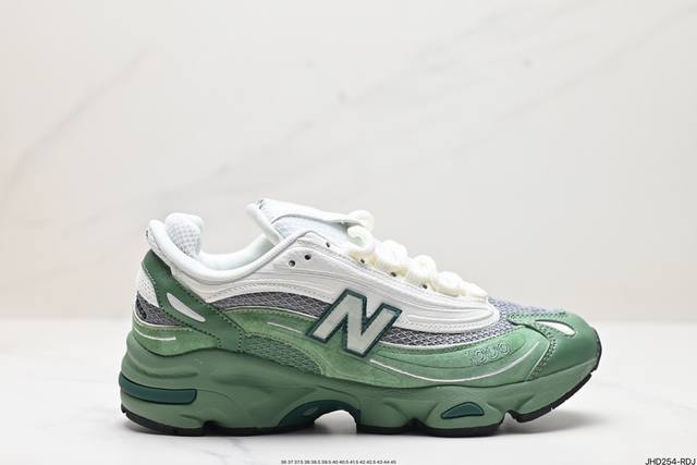 公司级新百伦new Balance 1000 系列低帮复古老爹风休闲运动跑步鞋 new Balance 在不同配色上其鞋面材质呈现不同感觉，无论是运动风抑或是高