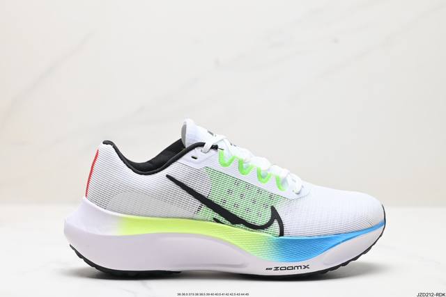 公司级nk Zoom Fly 5超轻休闲缓震碳板跑步鞋 外围搭載轻量级sr02泡棉载体.中底zoomx泡棉. 鞋面采用轻盈网眼设计.鞋垫与原厂一致采用zoomx