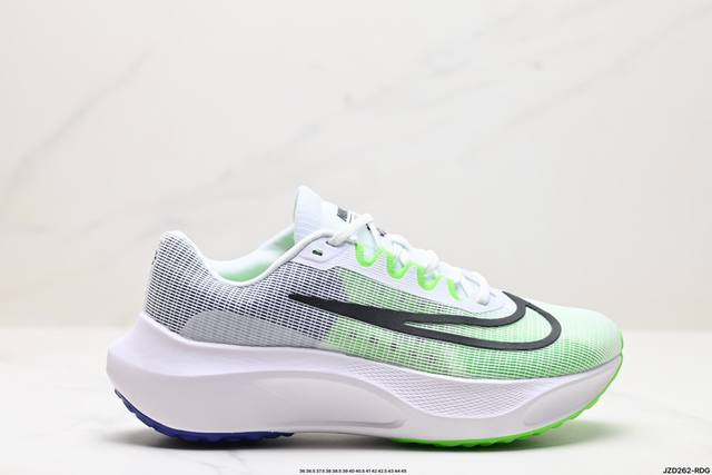 公司级nk Zoom Fly 5超轻休闲缓震碳板跑步鞋 外围搭載轻量级sr02泡棉载体.中底zoomx泡棉. 鞋面采用轻盈网眼设计.鞋垫与原厂一致采用zoomx