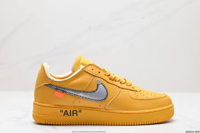 公司级off-White X Nike Air Force 1 Ow联名空军一号 鞋款延续了此次联名的设计风格，整体以白色为主调，鞋身内侧同样印有大面积标语，奶