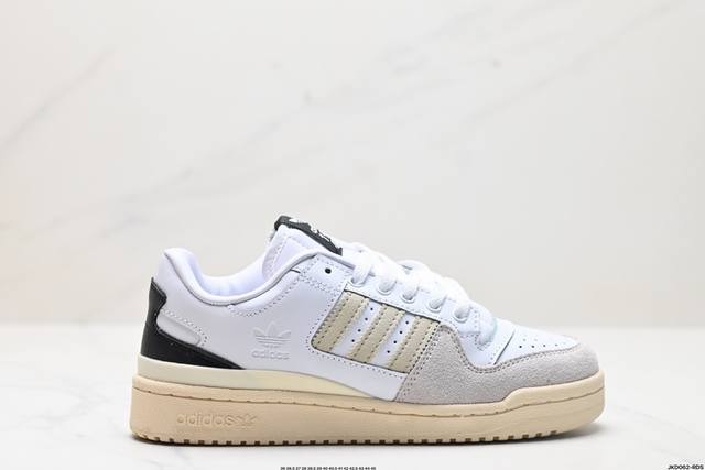 公司级阿迪达斯 Adidas Forum 84 Low 低帮百搭潮流休闲运动板鞋。以复古篮球鞋的外形为基础，采用皮革拼接，简约百搭，更加贴合舒适。中底内侧网格造