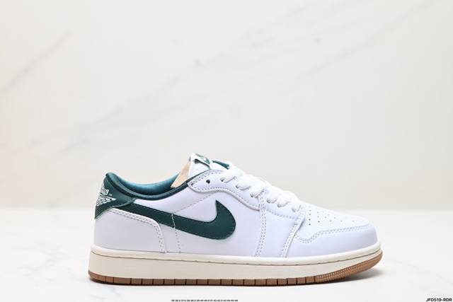 公司级nike Air Jordan 1 Low aj1乔1低帮休闲板鞋 同步官方配色 头层皮打造 正确满胶鞋垫 四线拉帮 原厂织唛标 鞋舌高弹海绵填充 官方货