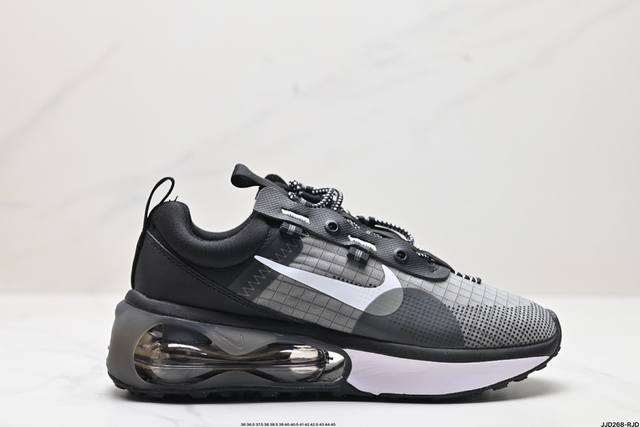 公司级air Max 半掌气垫运动鞋 机能风 该鞋款以黑色、铁灰色和白色的组合示人 酷感十足 鞋款最大亮点是足底和空心泡沫中底的新型air缓震装置 带来了更为轻