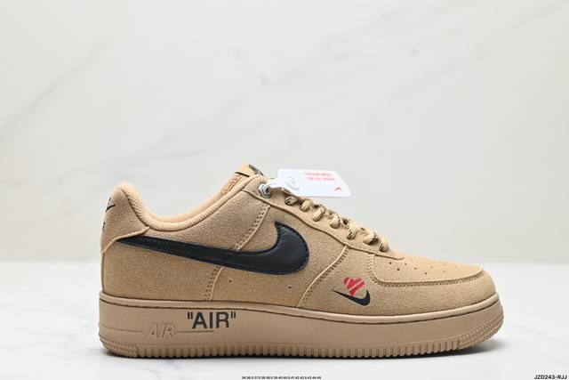 公司级耐克nike Air Force 1 Low 空军一号低帮百搭休闲运动板鞋。柔软、弹性十足的缓震性能和出色的中底设计，横跨复古与现代的外型结合，造就出风靡