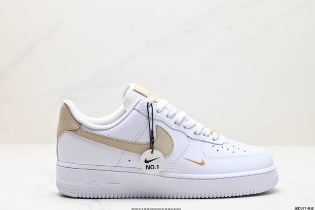 公司级耐克nike Air Force 1‘07 空军一号低帮百搭休闲运动板鞋。柔软、弹性十足的缓震性能和出色的中底设计，横跨复古与现代的外型结合，造就出风靡全