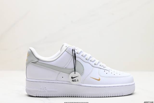 公司级耐克nike Air Force 1‘07 空军一号低帮百搭休闲运动板鞋。柔软、弹性十足的缓震性能和出色的中底设计，横跨复古与现代的外型结合，造就出风靡全