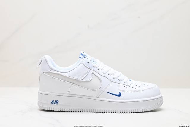 公司级耐克nike Air Force 1‘07 Wb 空军一号低帮百搭休闲运动板鞋。柔软、弹性十足的缓震性能和出色的中底设计，横跨复古与现代的外型结合，造就出