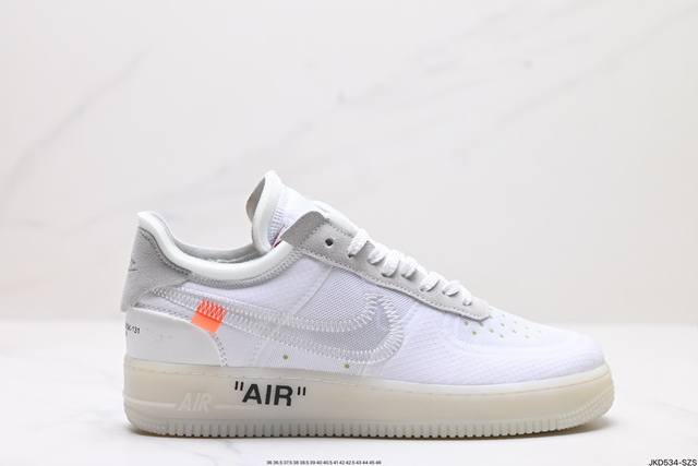 公司级off-White X Nike Air Force 1 Ow联名空军一号 鞋款延续了此次联名的设计风格，整体以白色为主调，鞋身内侧同样印有大面积标语，奶