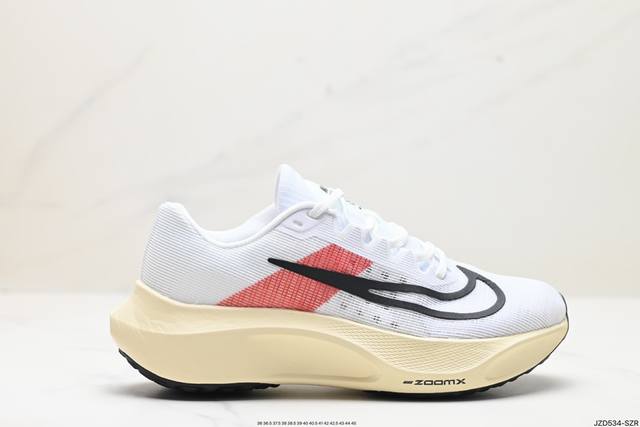 公司级nk Zoom Fly 5超轻休闲缓震碳板跑步鞋 外围搭載轻量级sr02泡棉载体.中底zoomx泡棉. 鞋面采用轻盈网眼设计.鞋垫与原厂一致采用zoomx