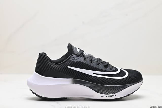 公司级nk Zoom Fly 5超轻休闲缓震碳板跑步鞋 外围搭載轻量级sr02泡棉载体.中底zoomx泡棉. 鞋面采用轻盈网眼设计.鞋垫与原厂一致采用zoomx