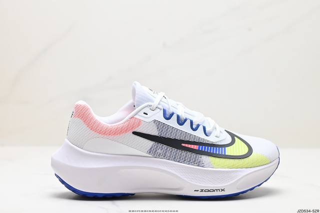 公司级nk Zoom Fly 5超轻休闲缓震碳板跑步鞋 外围搭載轻量级sr02泡棉载体.中底zoomx泡棉. 鞋面采用轻盈网眼设计.鞋垫与原厂一致采用zoomx