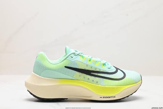 公司级nk Zoom Fly 5超轻休闲缓震碳板跑步鞋 外围搭載轻量级sr02泡棉载体.中底zoomx泡棉. 鞋面采用轻盈网眼设计.鞋垫与原厂一致采用zoomx