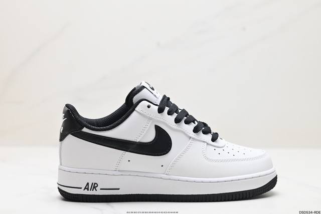 真标耐克nike Air Force 1‘07 空军一号低帮百搭休闲运动板鞋。柔软、弹性十足的缓震性能和出色的中底设计，横跨复古与现代的外型结合，造就出风靡全球