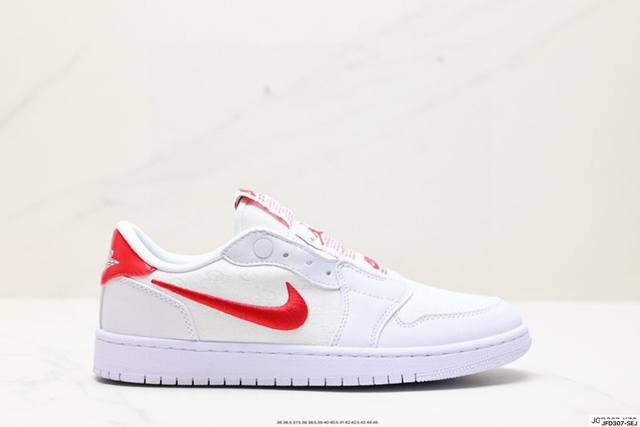 公司级air Jordan 1 Low Slip Shadow 全新配色 刺绣勾 解构风 乔丹篮球鞋系列 这款特别版采用无鞋带设计 容易穿脱 更有独特刺绣swo