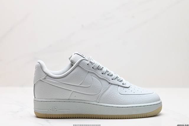 公司级耐克nike Air Force 1 Low 空军一号低帮百搭休闲运动板鞋。柔软、弹性十足的缓震性能和出色的中底设计，横跨复古与现代的外型结合，造就出风靡