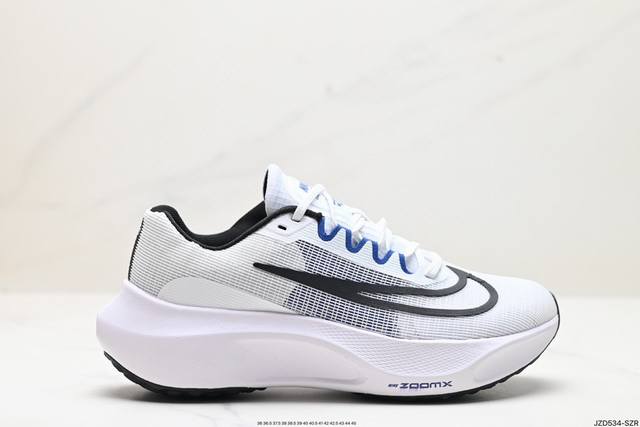 公司级nk Zoom Fly 5超轻休闲缓震碳板跑步鞋 外围搭載轻量级sr02泡棉载体.鞋面采用轻盈网眼设计.鞋垫与原厂一致采用zoomx粘接而成. 货号:Dm