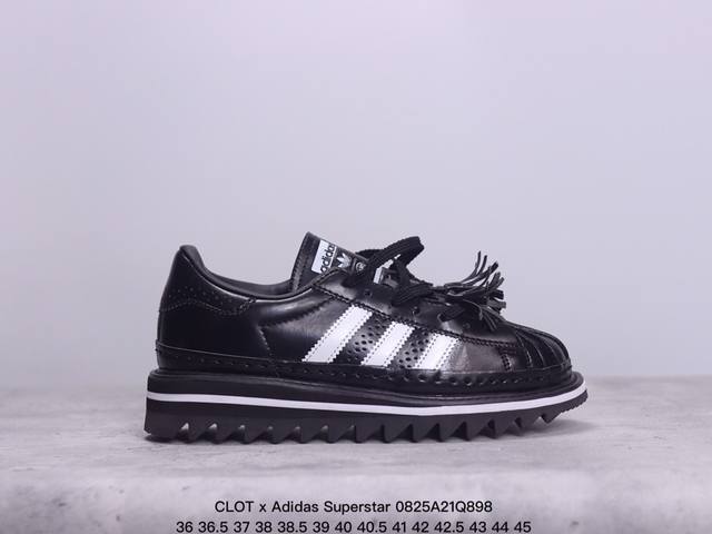 真标clot X Adidas Superstar 陈冠希联名 锯齿休闲板鞋 鞋身整体以经典的superstar为蓝本设计将标志性的贝壳头重新演绎 鞋舌部分还带