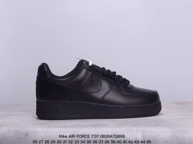 真标耐克nike Air Force 1‘07 空军一号低帮百搭休闲运动板鞋。柔软、弹性十足的缓震性能和出色的中底设计，横跨复古与现代的外型结合，造就出风靡全球