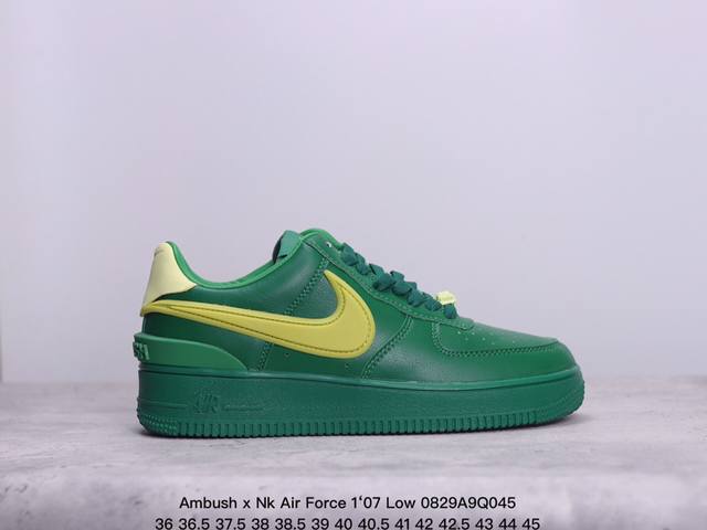 Ambush X Nk Air Force 1‘07 Low Sp 空军一号联名标志性的空军低帮swoosh延伸至鞋跟之外 鞋舌和鞋垫上印有ambush品牌标志