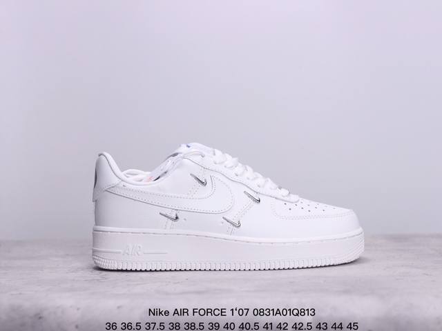 真标耐克nike Air Force 7 空军一号低帮百搭休闲运动板鞋。柔软、弹性十足的缓震性能和出色的中底设计，横跨复古与现代的外型结合，造就出风靡全球三十多