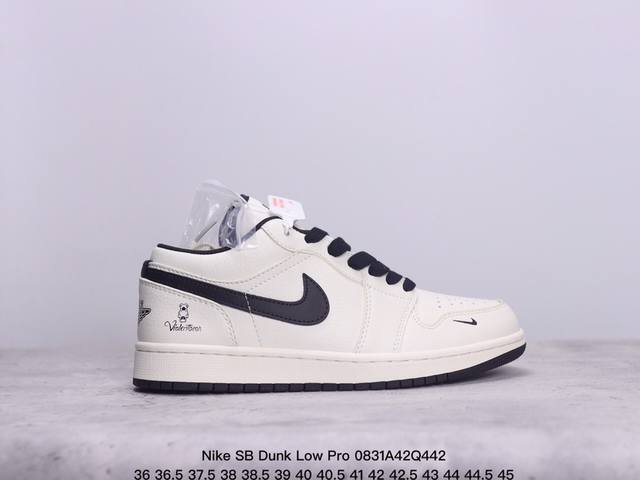 公司级 耐克 Nike Sb Dunk Low Pro 复古低帮休闲运动滑板板鞋。采用脚感柔软舒适zoomair气垫，有效吸收滑板等极限运动在落地时带来的冲击力