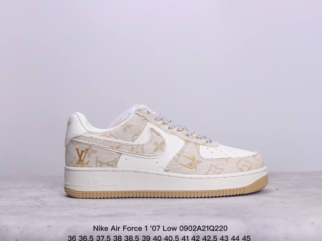 耐克 Nike Air Force 1 '07 Low 空军一号低帮，柔软、弹性十足的缓震性能和出色的中底设计，横跨复古与现代的外型结合，造就出风靡全球三十多年