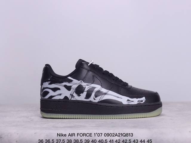 真标耐克nike Air Force 7 空军一号低帮百搭休闲运动板鞋。柔软、弹性十足的缓震性能和出色的中底设计，横跨复古与现代的外型结合，造就出风靡全球三十多