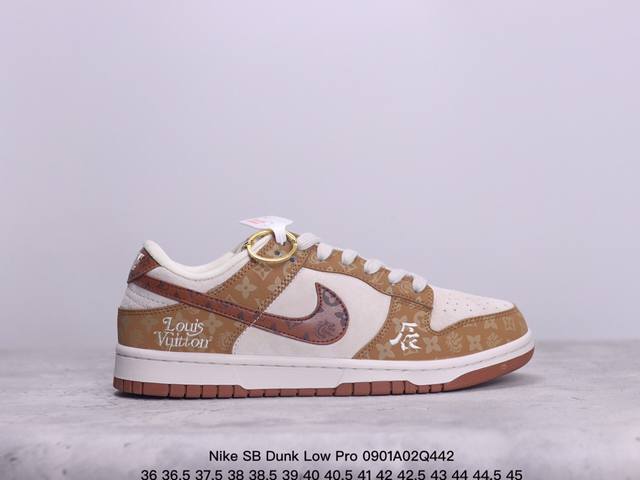 耐克 Nike Sb Dunk Low Pro 复古低帮休闲运动滑板板鞋。采用脚感柔软舒适zoomair气垫，有效吸收滑板等极限运动在落地时带来的冲击力，为街头