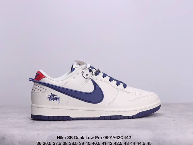 耐克 Nike Sb Dunk Low Pro 复古低帮休闲运动滑板板鞋。采用脚感柔软舒适zoomair气垫，有效吸收滑板等极限运动在落地时带来的冲击力，为街头