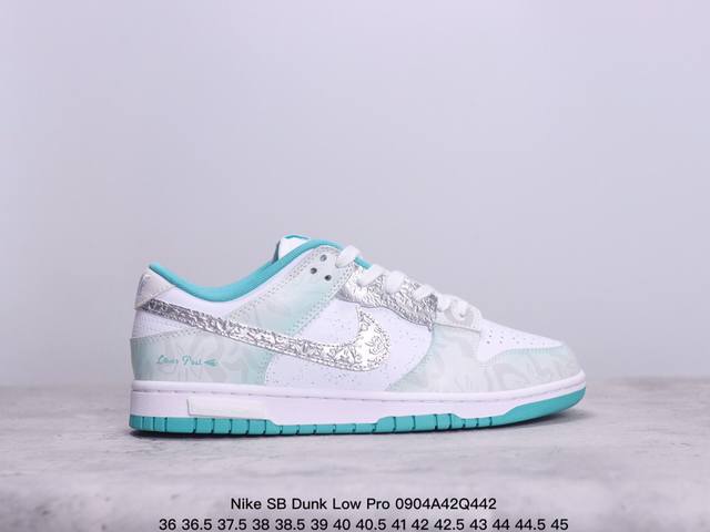 耐克 Nike Sb Dunk Low Pro 复古低帮休闲运动滑板板鞋。采用脚感柔软舒适zoomair气垫，有效吸收滑板等极限运动在落地时带来的冲击力，为街头