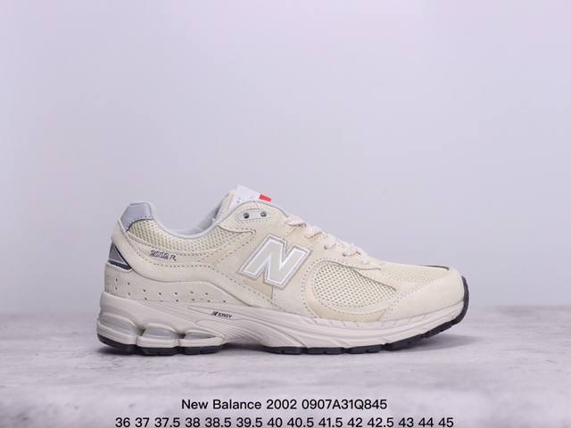 真标带半码 新百伦nb2002 #Nb 新版 #New Balance 2002系列ml2002R ，那个老朋友回来了，十年前的经典设计，现在再次复刻于2010