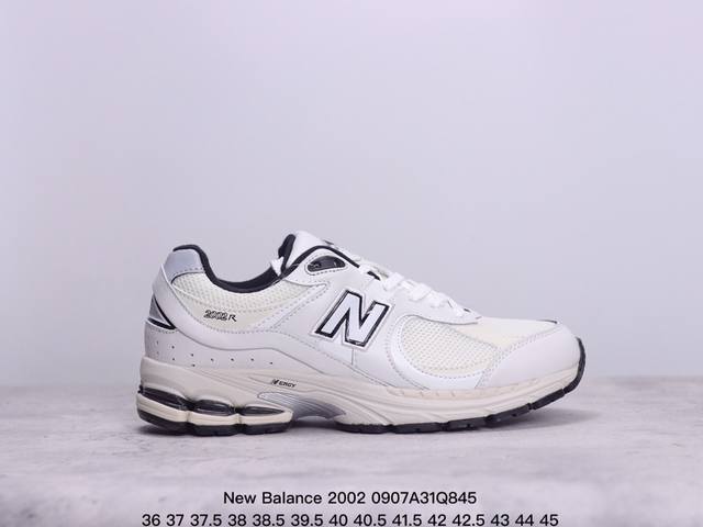 真标带半码 新百伦nb2002 #Nb 新版 #New Balance 2002系列ml2002R ，那个老朋友回来了，十年前的经典设计，现在再次复刻于2010