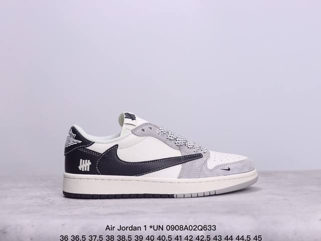 耐克 Air Jordan 1 *Un联名,Diy高端定制 高级白灰搭配黑勾时尚三色搭配 采用柔软皮革面料带来超高舒适度体验的同时兼备百搭效果 货号：Qy081