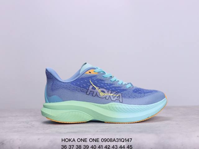 小红书推荐hoka One One 全新配色 这个品牌来自于新西兰的毛利语，Hoka表示大地，One One表示飞越，连起来就是飞越地平线，One One不是读